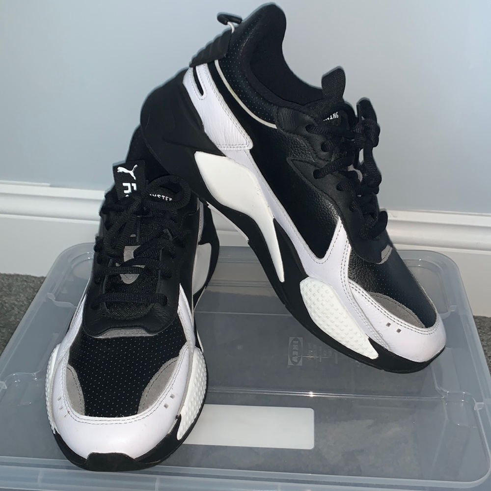 Mens black and white Puma running sneakers.